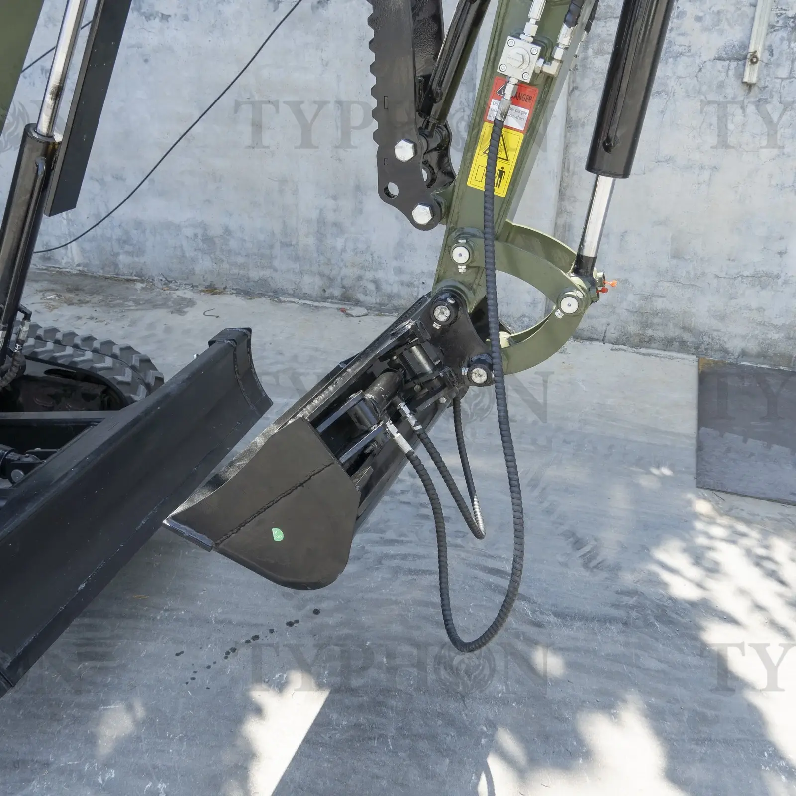 Mini Excavator 800mm Tilting Bucket - Image 4