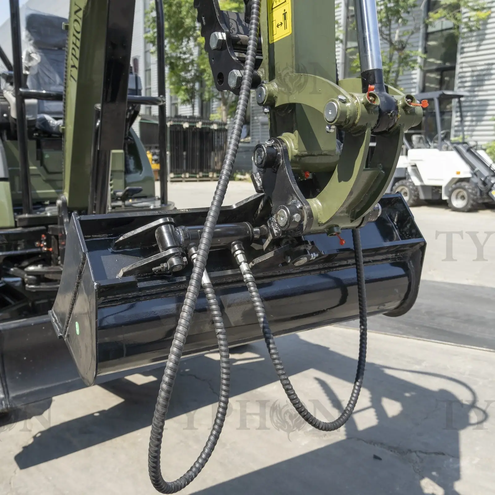Mini Excavator 800mm Tilting Bucket - Image 3