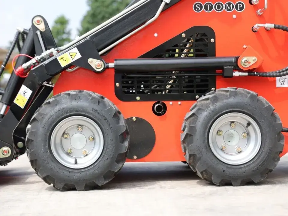 Mini Skid Steer 22.1HP Gas Loader - Image 6
