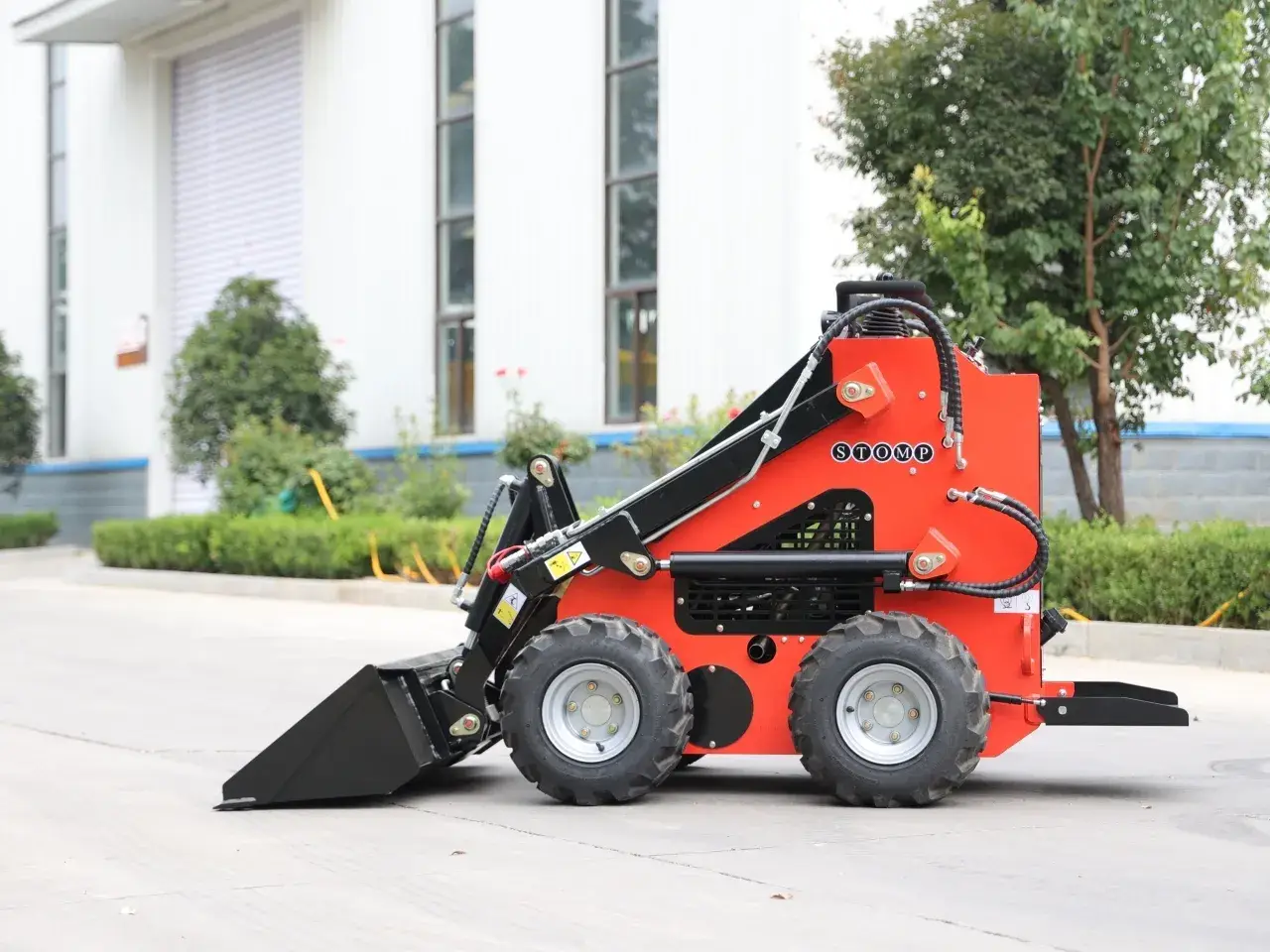 TYPHON STOMP 1800 Wheel Skid Steer