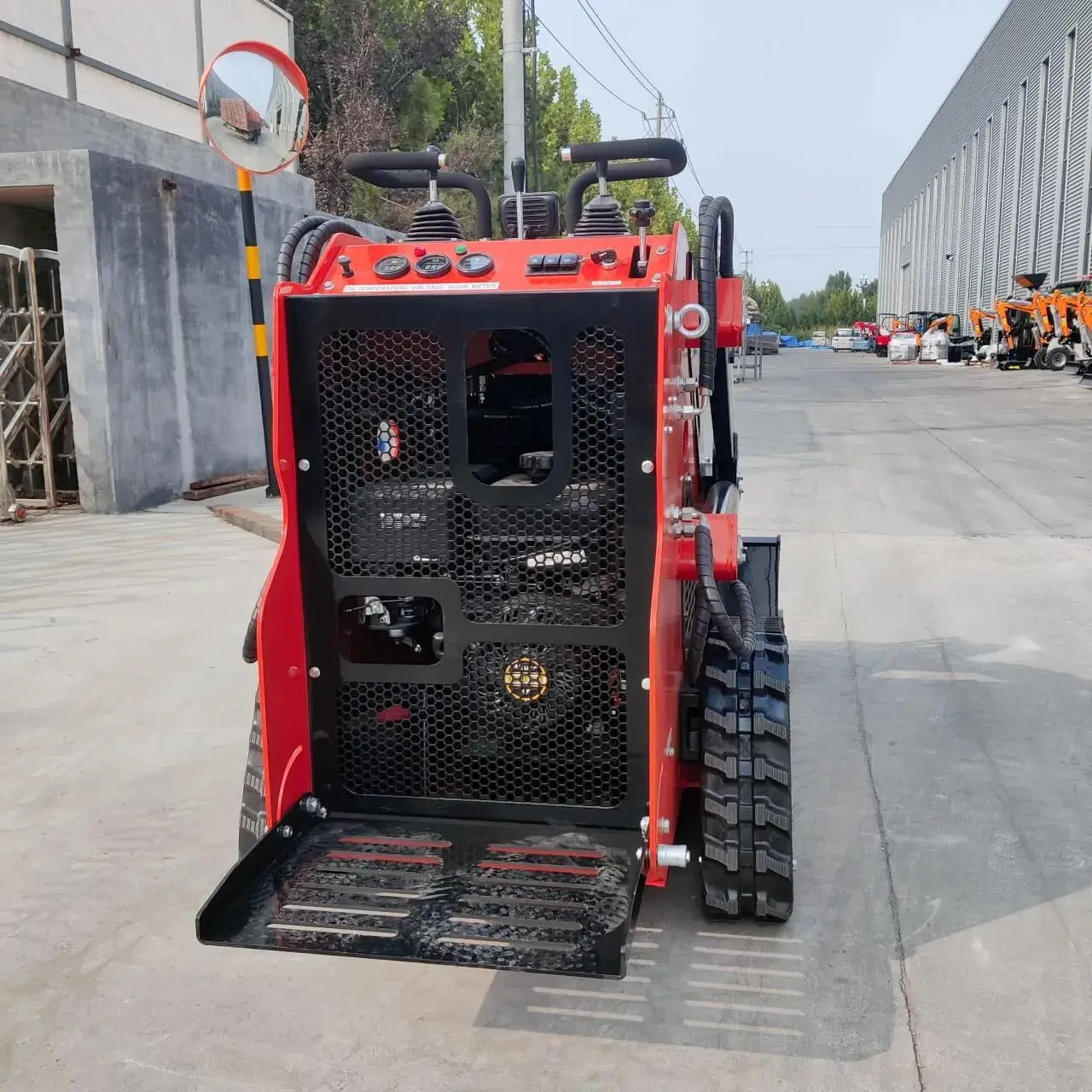 TYPHON STOMP 507 Mini Skid Steer - Image 5