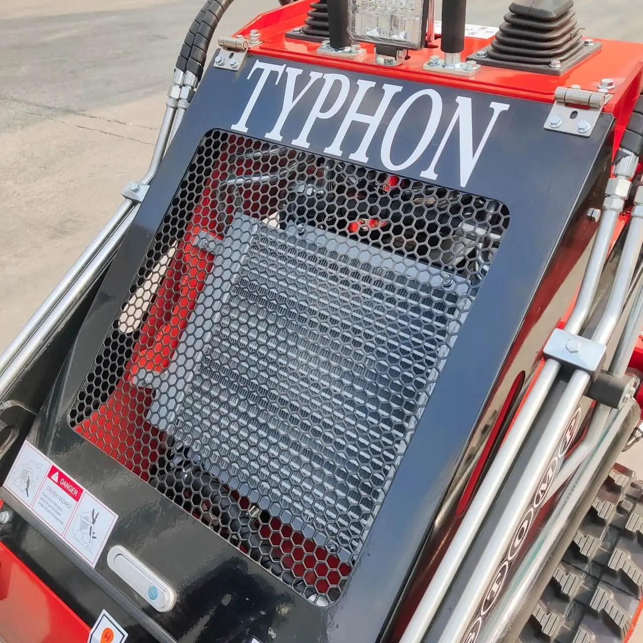 TYPHON STOMP 507 Mini Skid Steer - Image 7
