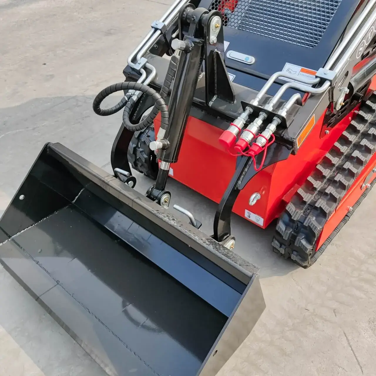 TYPHON STOMP 507 Mini Skid Steer - Image 8