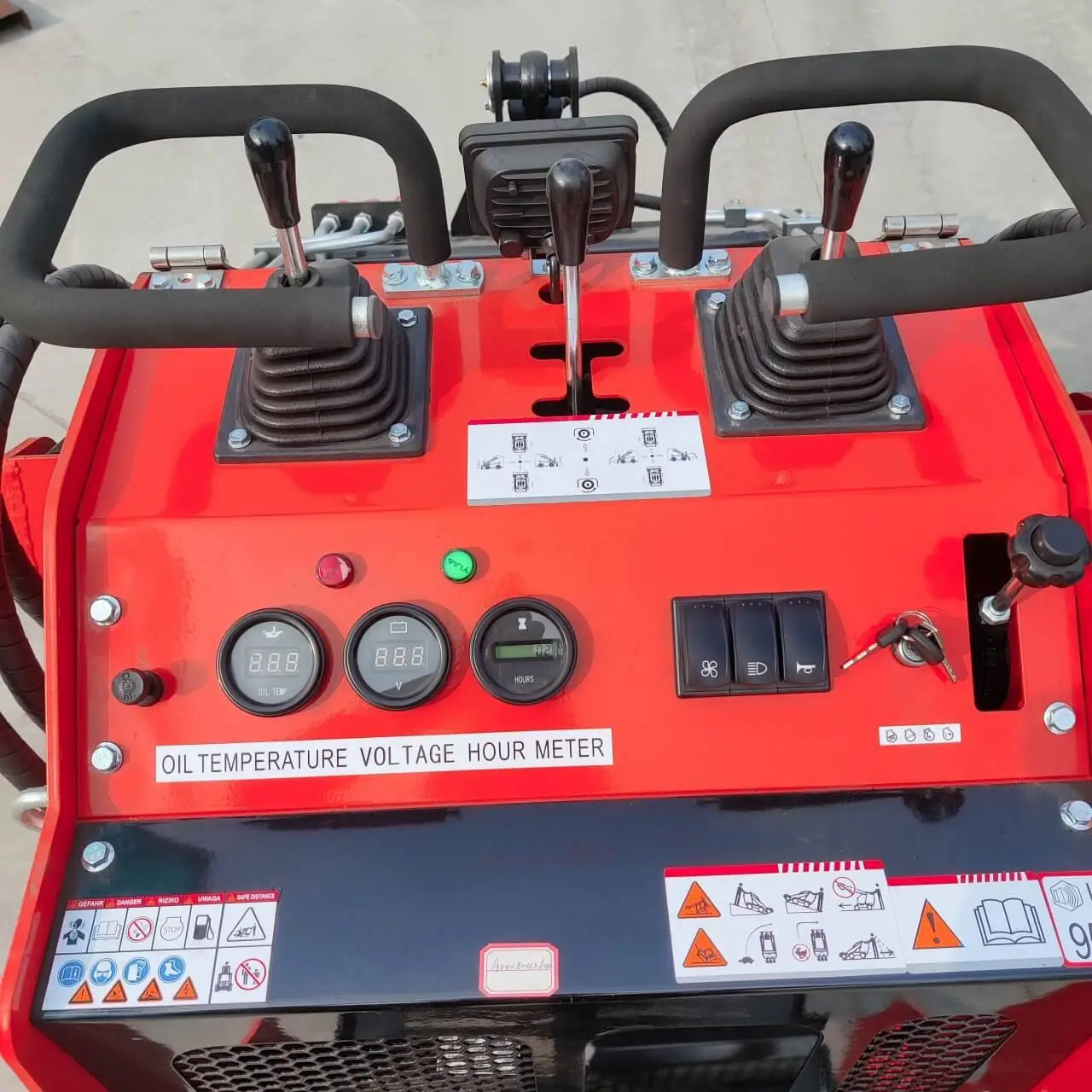TYPHON STOMP 507 Mini Skid Steer - Image 2