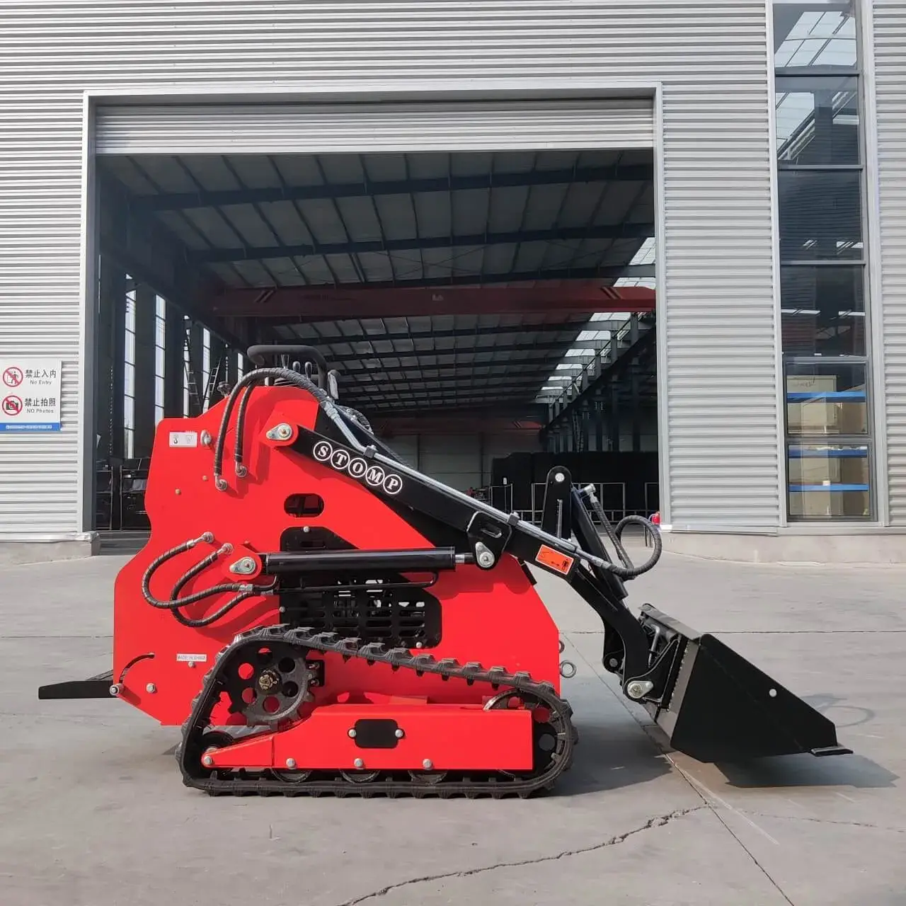 TYPHON STOMP 507 Mini Skid Steer