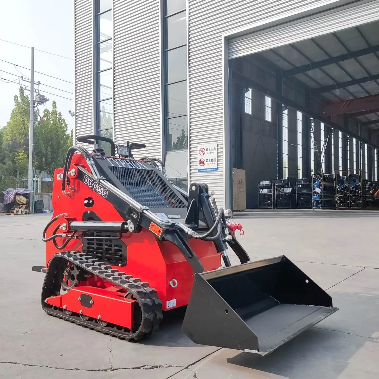 TYPHON STOMP 507 Mini Skid Steer - Image 3