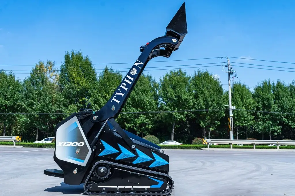 TYPHON STOMP X1300 Mini Skid Steer - Image 3
