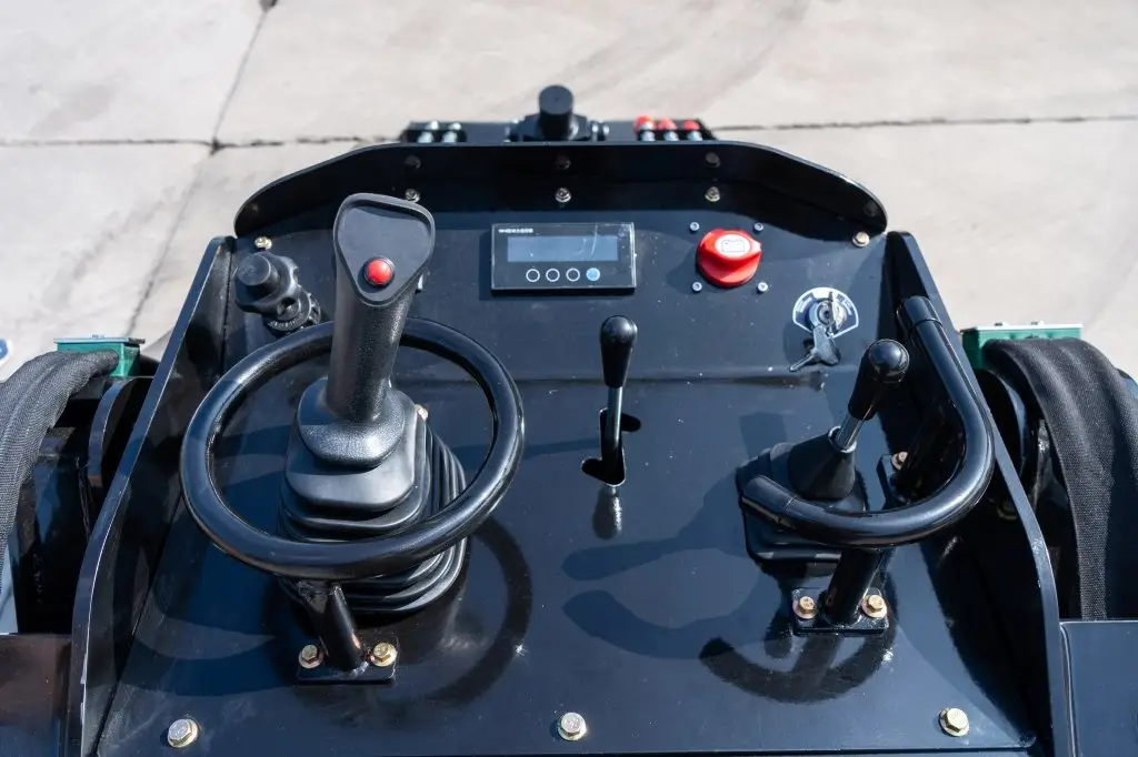 TYPHON STOMP X1300 Mini Skid Steer - Image 8