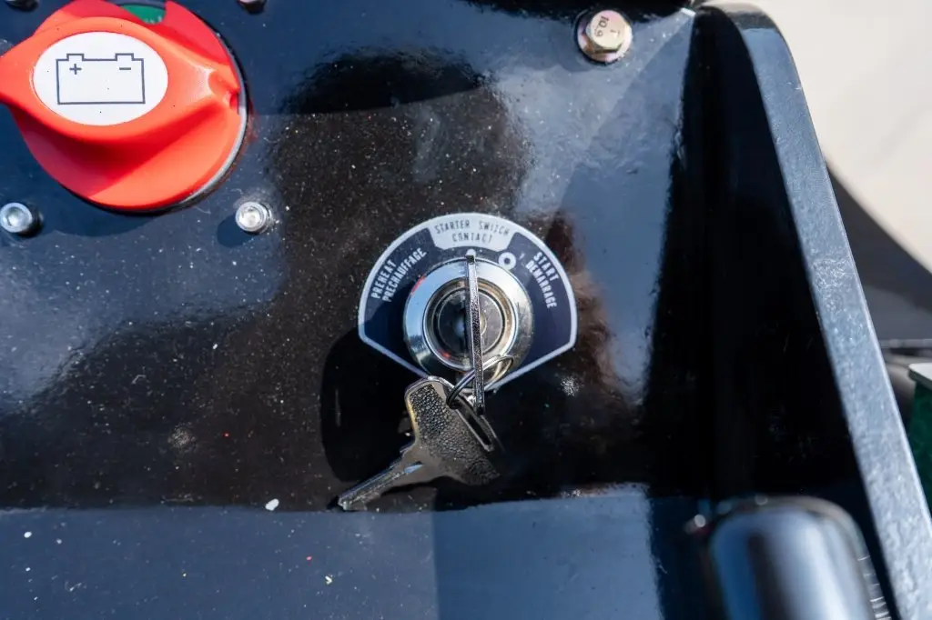 TYPHON STOMP X1300 Mini Skid Steer - Image 6