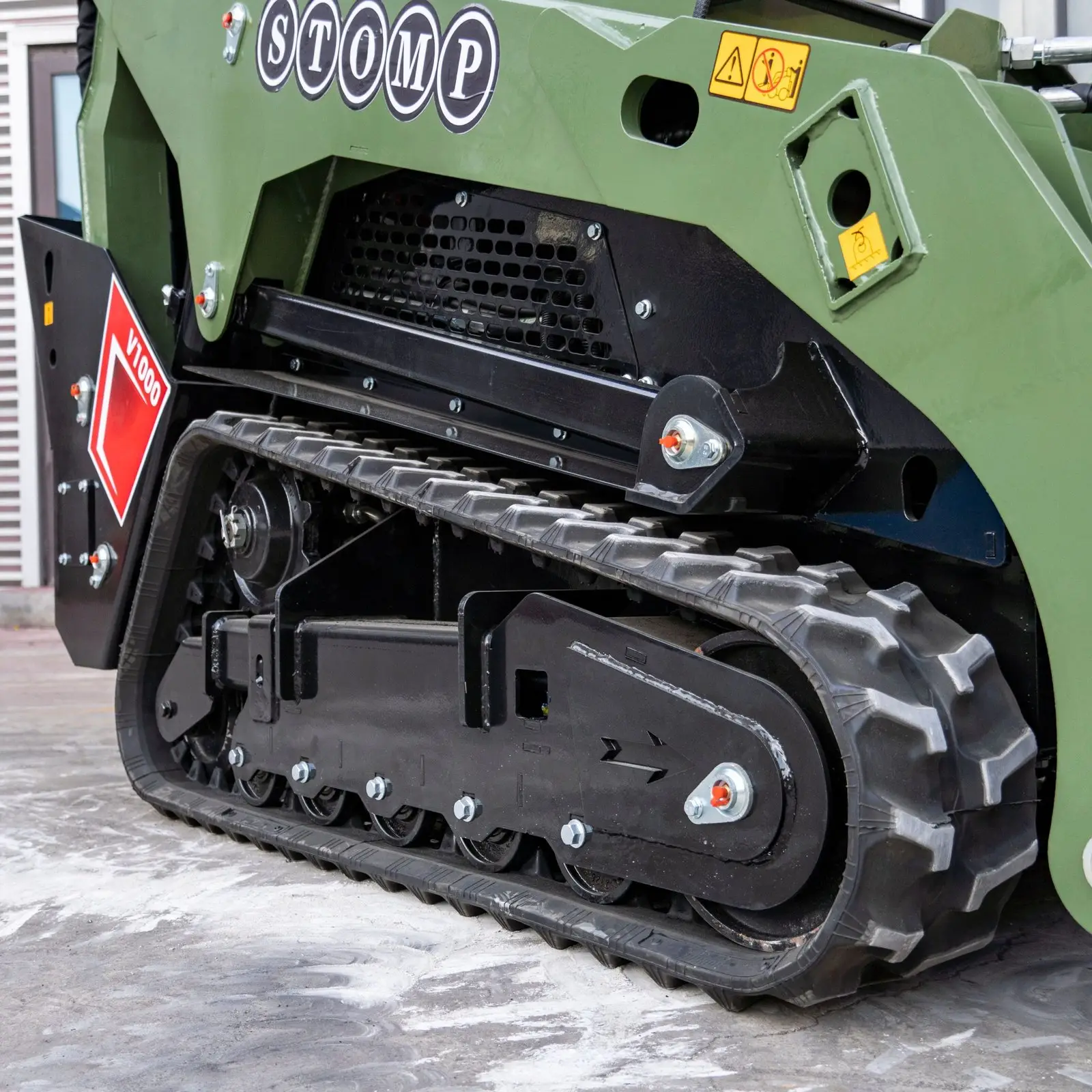 TYPHON STOMP V1000 Diesel Skid Steer - Image 23