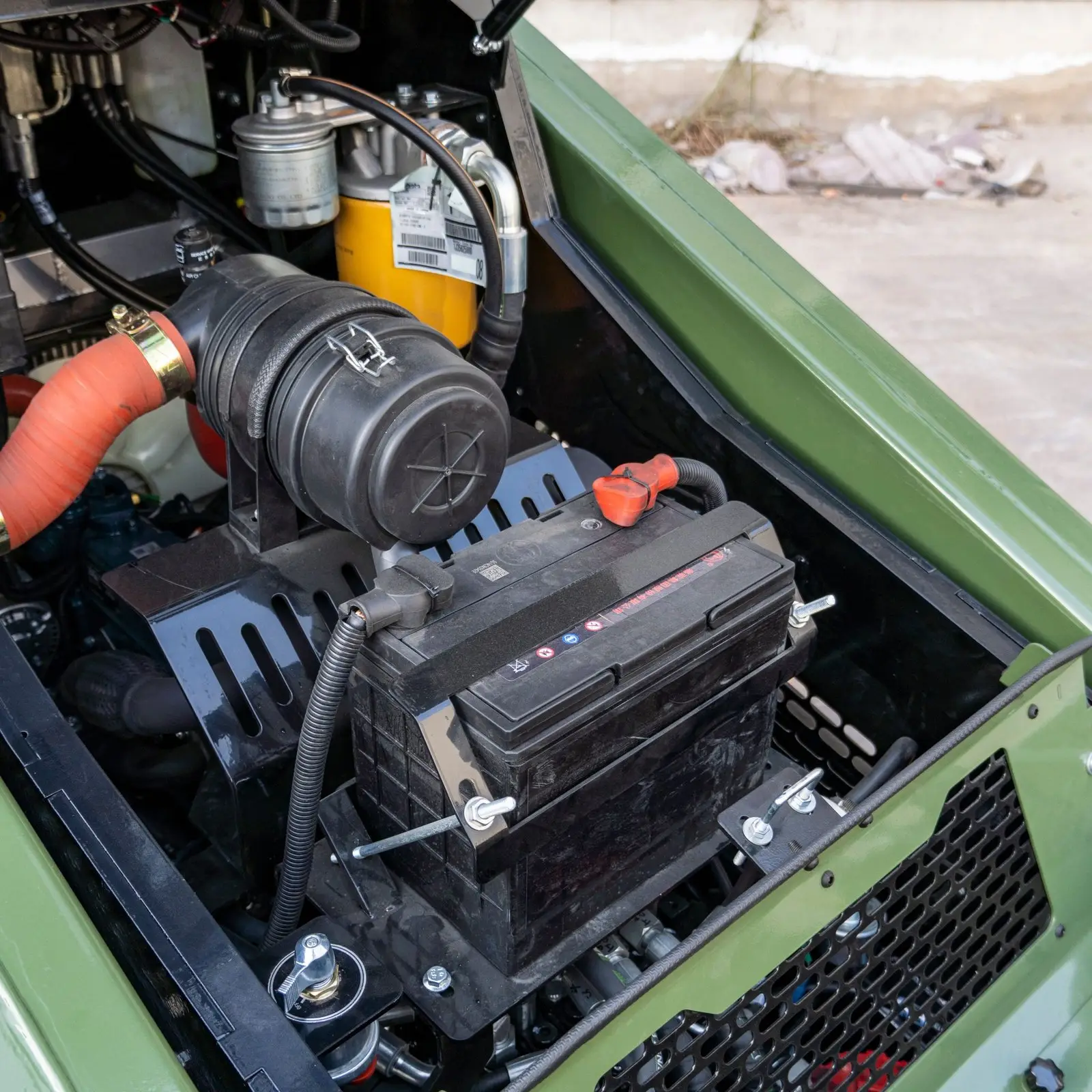 TYPHON STOMP V1000 Diesel Skid Steer - Image 25