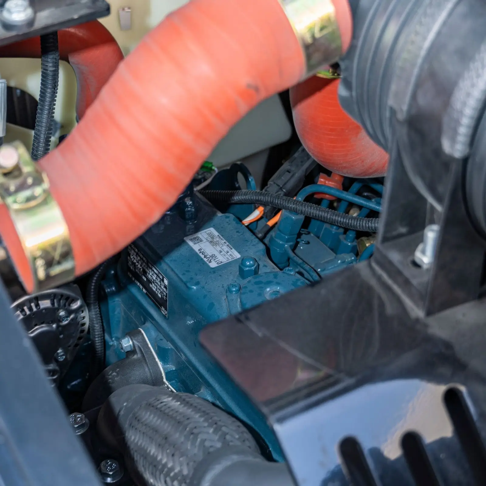 TYPHON STOMP V1000 Diesel Skid Steer - Image 26