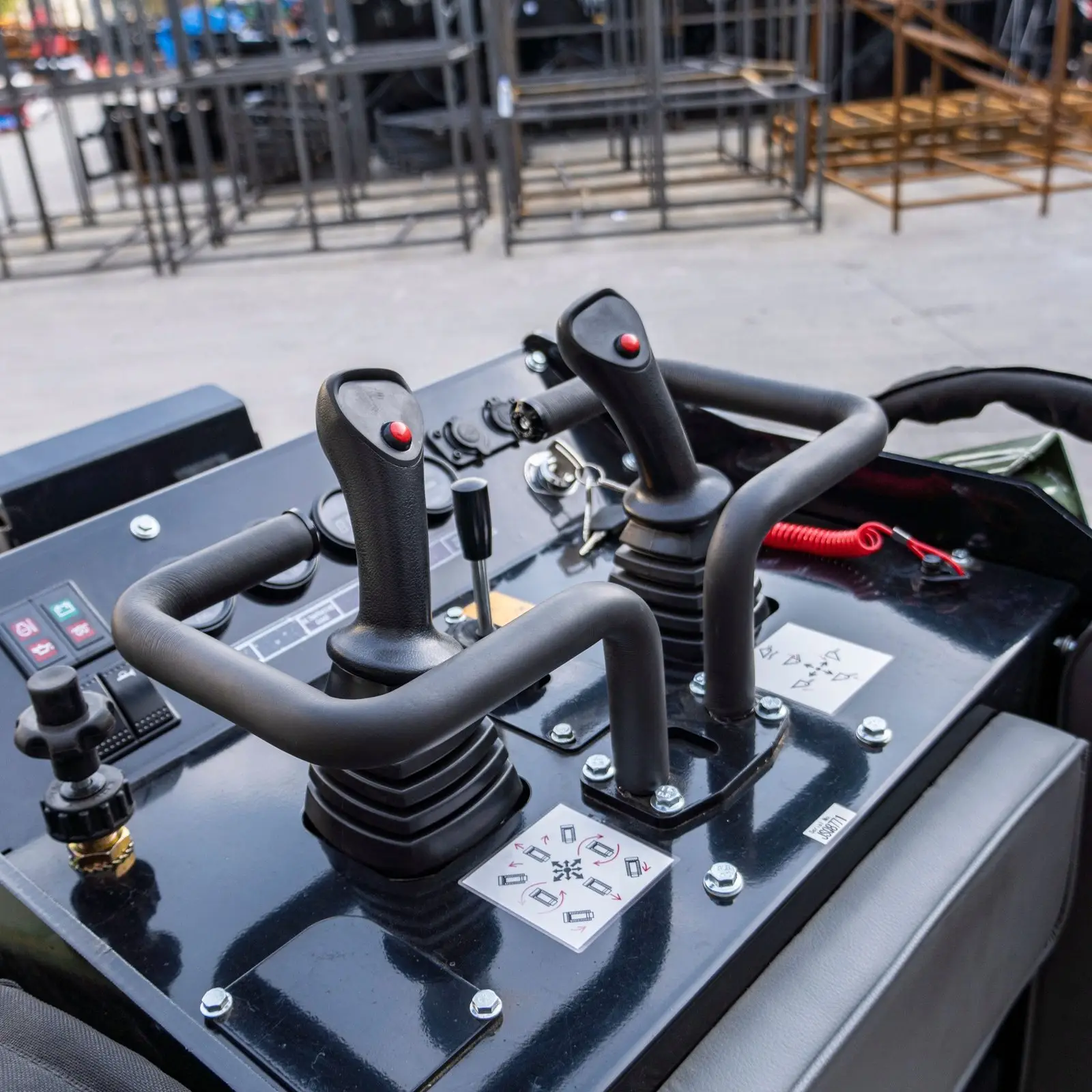 TYPHON STOMP V1000 Diesel Skid Steer - Image 27