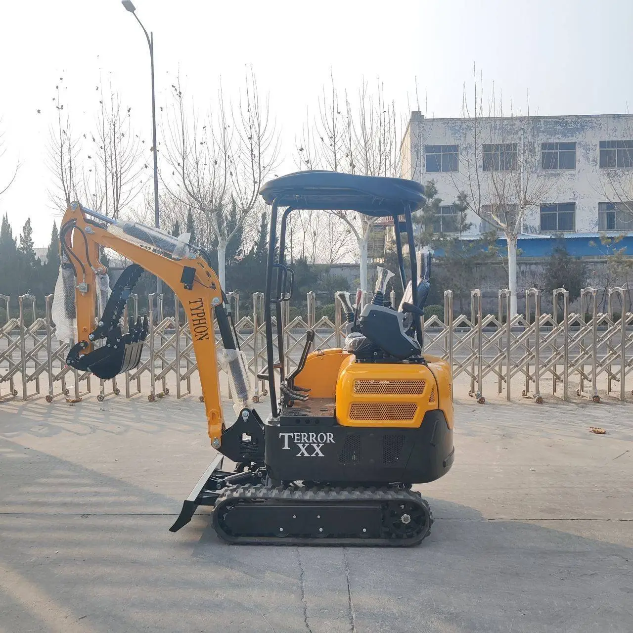 TYPHON TERROR XX 4000 lb Excavator - Image 4