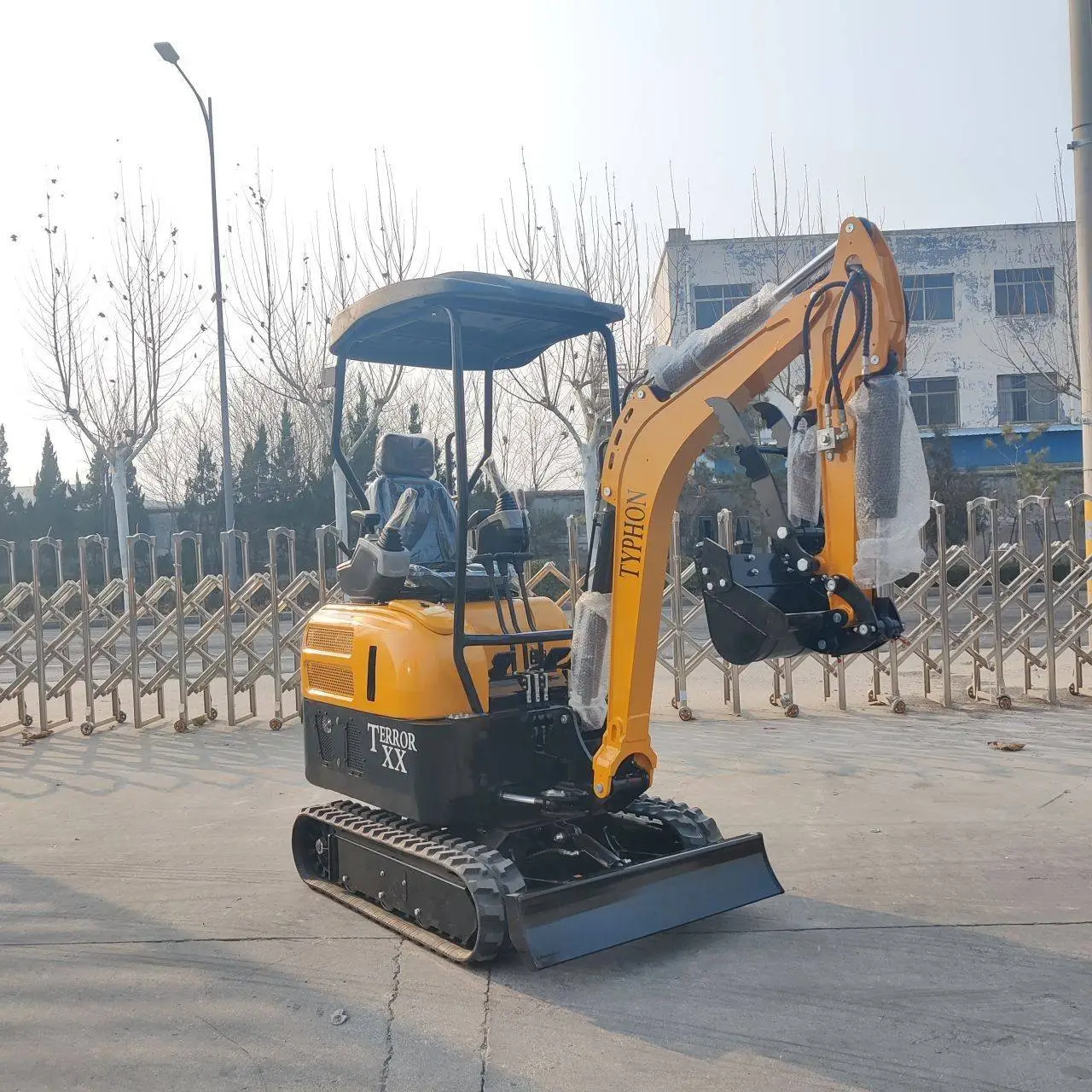 TYPHON TERROR XX 4000 lb Excavator - Image 3