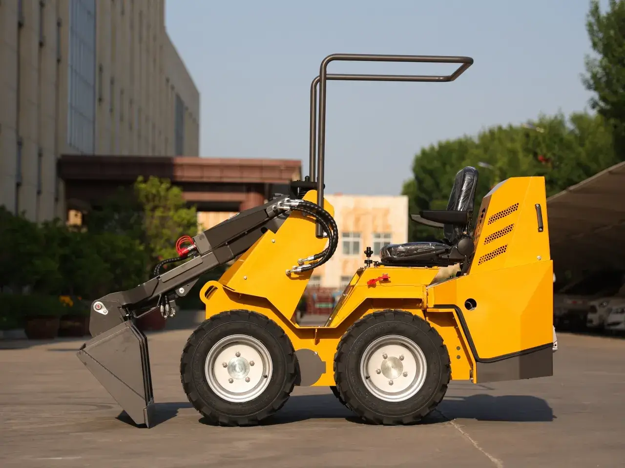 TYPHON Thunder VI Compact Wheel Loader - Image 7