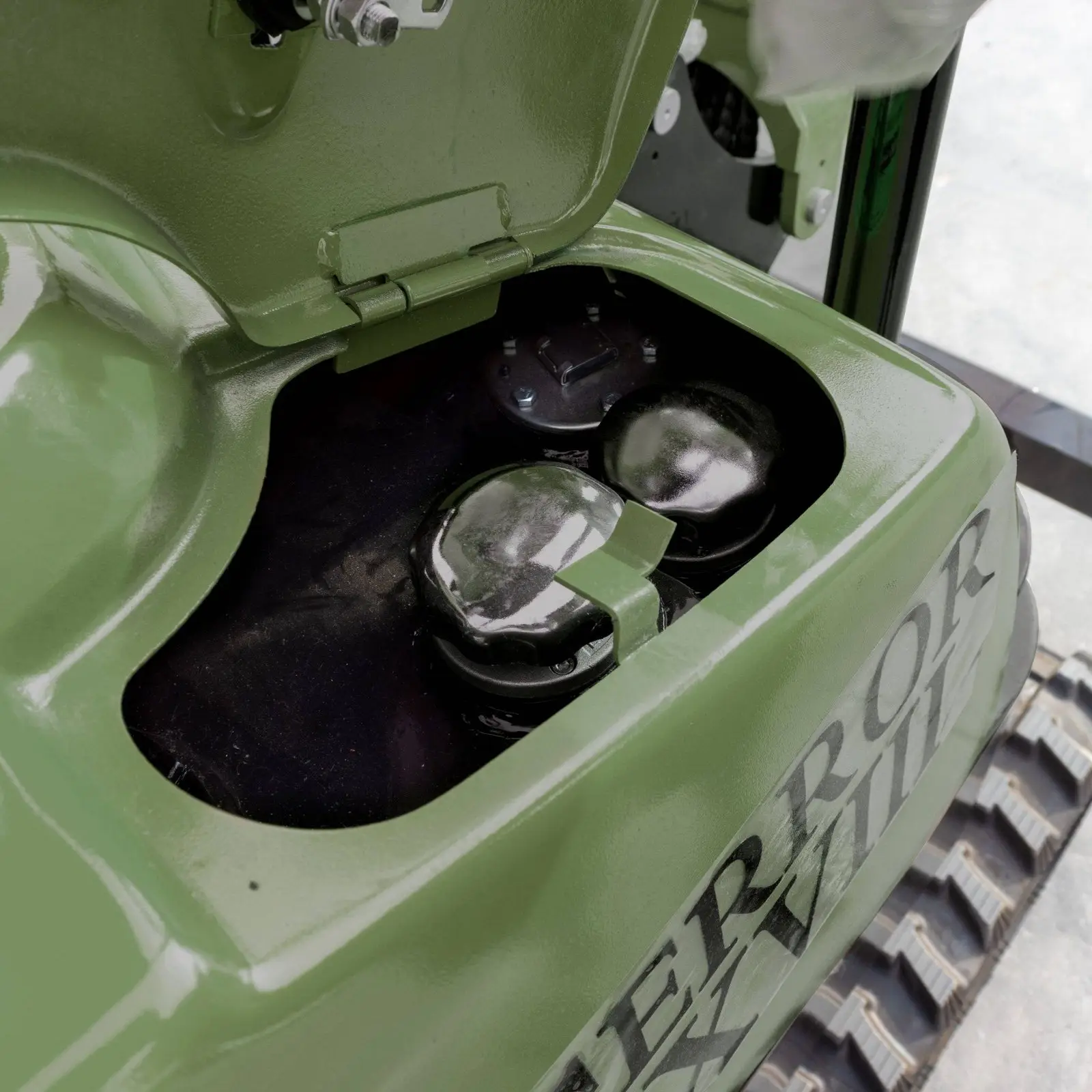 TYPHON TERROR XVIII 4000 lb Excavator - Image 11