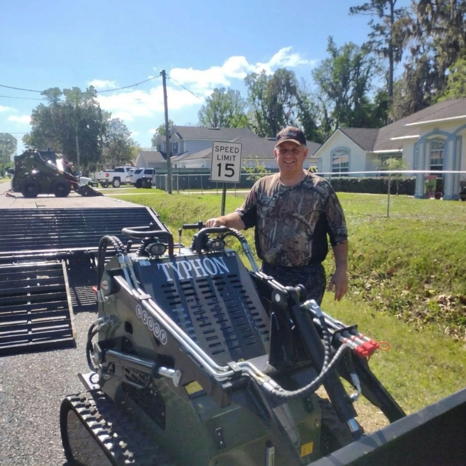 Mini skid steer loader delivery
